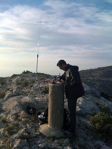 ..ντάξει έκανε και καμια 200αρια QSO με το φορητό :)